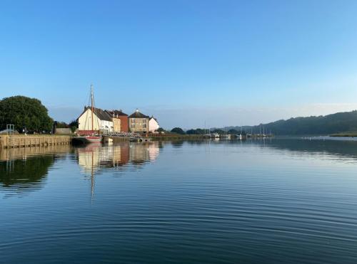001-rowhedge-the-colne-and-our-boys-on-a-still-morning