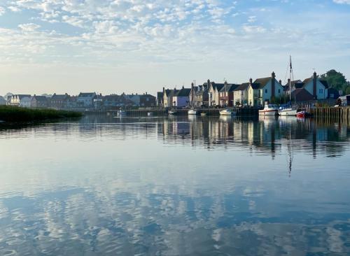 004-rowhedge-waterfront-on-a-still-morning