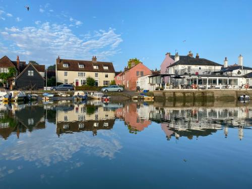 008-the-old-ship-and-anchor-pub-on-a-still-morning