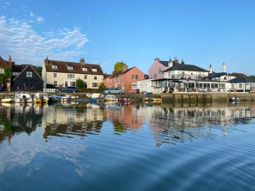 009-the-old-ship-and-anchor-pub-on-a-still-morning
