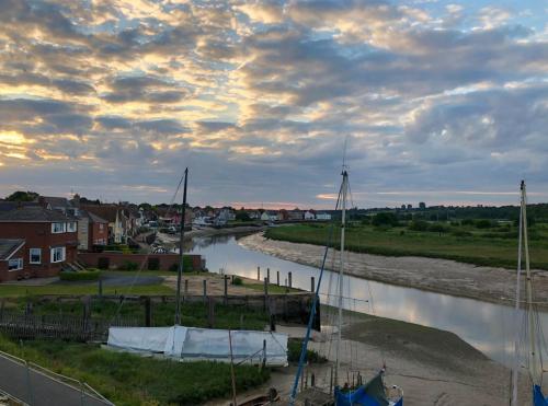 0959-001-rowhedge-evening