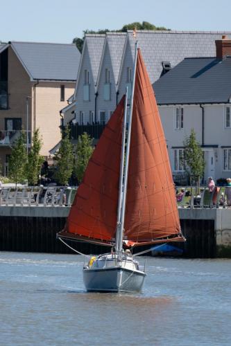 0959-026-yachts-coming-upriver