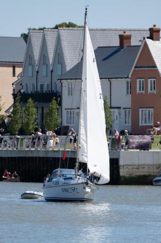 0959-027-yachts-coming-upriver