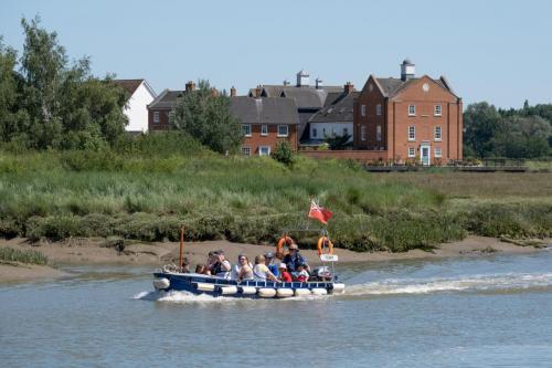 0959-029-the-ferry-returns