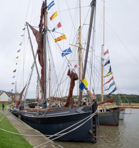 0965-012-dawn-pioneer-my-alice-tied-up-at-lion-quay