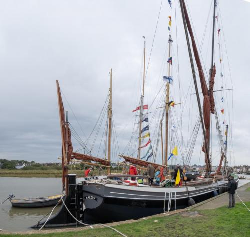 0965-014-dawn-tied-up-at-lion-quay