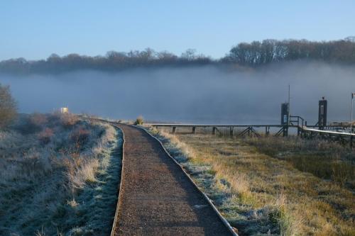 0972a-007-the-colne-river-path-at-rowhedge