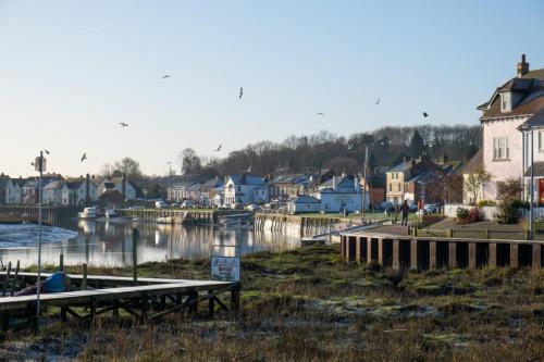 0972a-016-rowhedge-waterfront-in-winter