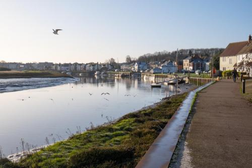 0972a-019-rowhedge-waterfront-in-winter