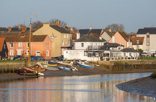 0972a-020-rowhedge-waterfront-in-winter