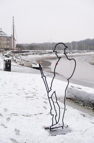 0982-008-rowhedge-war-memorial-in-the-snow