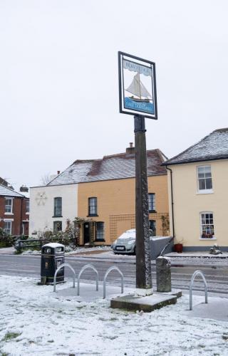 0982-009-rowhedge-in-the-snow