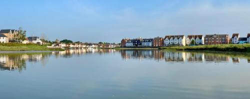 0990-009-rowhedge-and-wivenhoe-panorama-from-roman-river