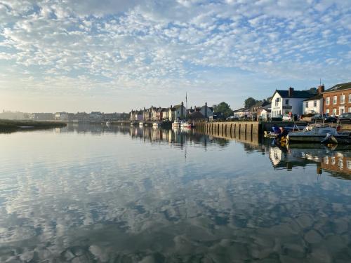 0990-050-still-morning-in-rowhedge