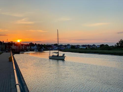 0991-010-rowhedge-river-sunset