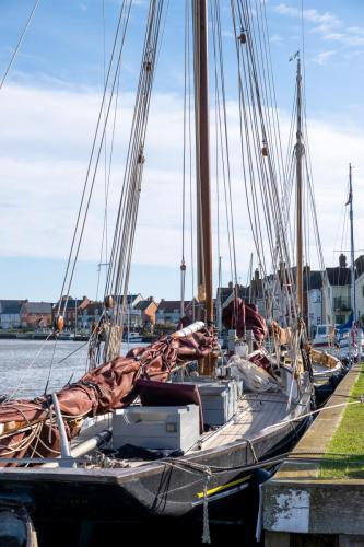 0997-015-smack-maria-moored-alongside-pearsons-quay