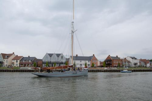 1003-016-smack-my-alice-arriving-for-rowhedge-regatta