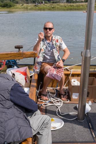 1037-002-Jason-shucking-oysters-aboard-Alberdina