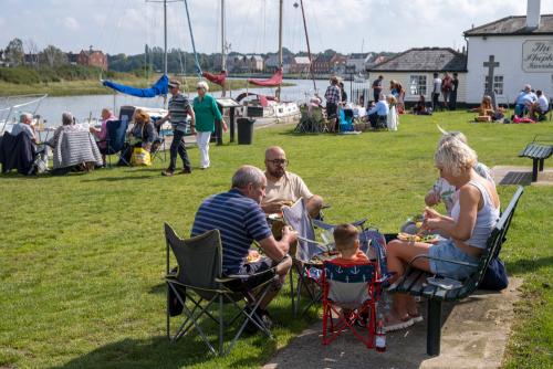 1037-013-Seafood-Picnic