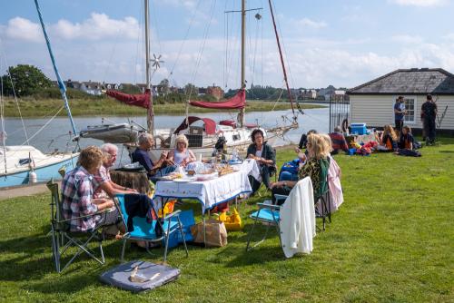 1037-017-Seafood-Picnic