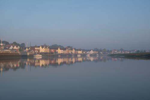 Early-morning-Rowhedge-waterfront  (1) (1)