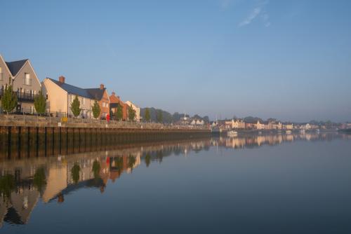 Early-morning-Rowhedge-waterfront  (1) (1)