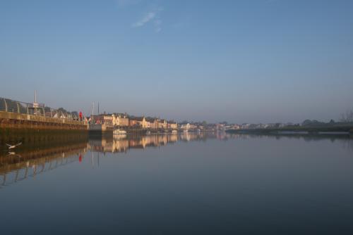 Early-morning-Rowhedge-waterfront  (1) (1)