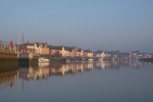 Early-morning-Rowhedge-waterfront  (1) (1)