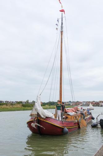 1064-002-Alberdina-coming-into-Rowhedge (1)