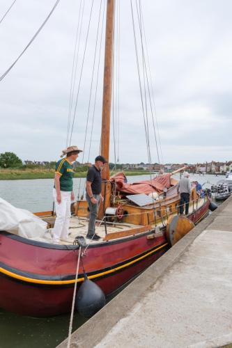 1064-003-Alberdina-docking-alongside-Lion-Quay (1)