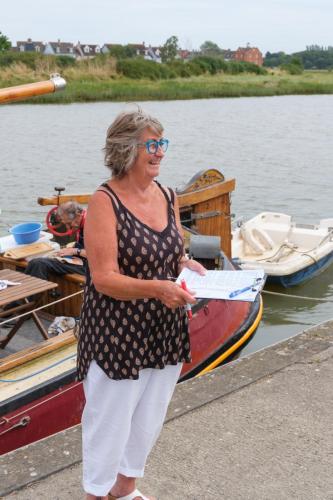 1064-007-Happy-relaxed-Loraine-organising-the-food-delivery