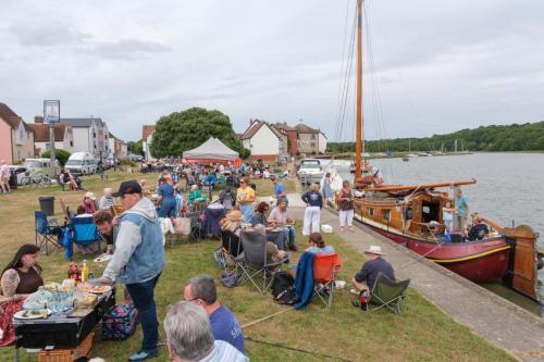1064-011-Seafood-picnic-underway (1)