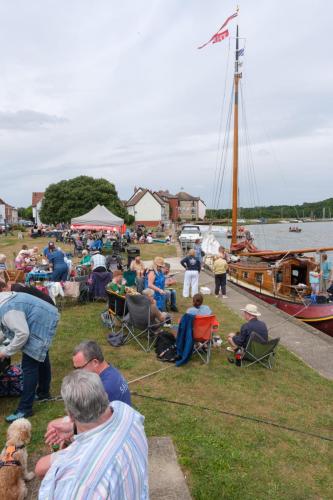 1064-014-Seafood-picnic-underway