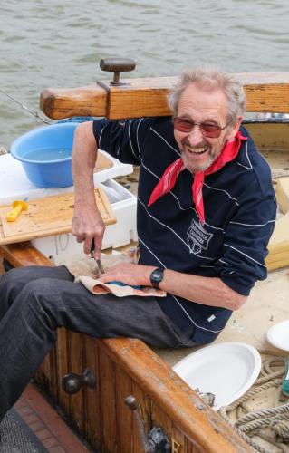 1064-015-Aw-shucks-Phil-mid-oyster