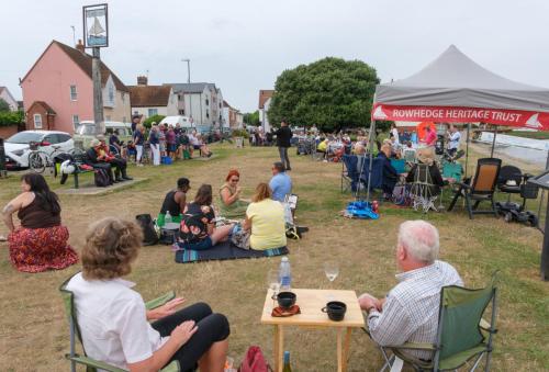 1064-028-Seafood-picnic-underway