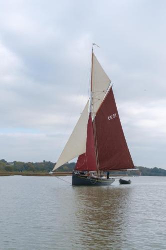 1081-002-CK-21-Maria-sailing-into-Wivenhoe