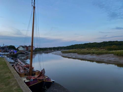 calm-evening-over-rowhedge-and-alberdina