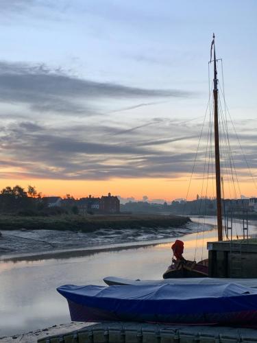early-morning-on-the-colne