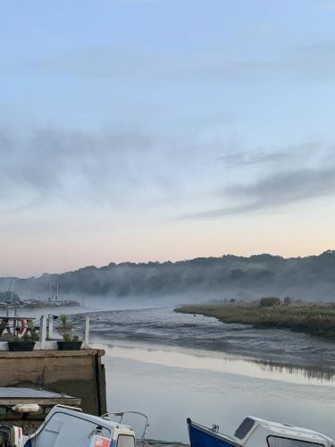 misty-morning-on-the-colne