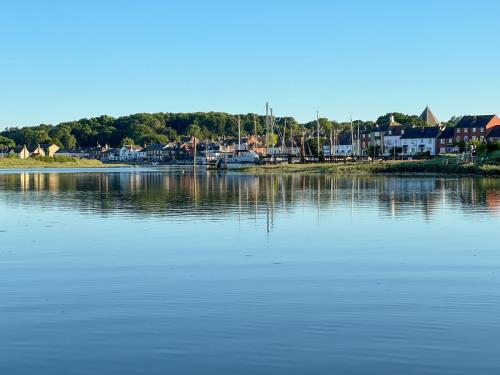 rowhedge-beside-a-calm-colne-002
