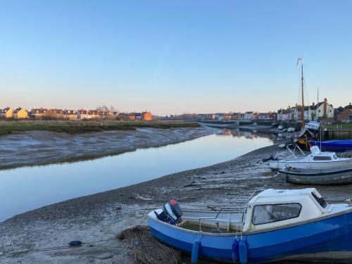 rowhedge-waterfront-at-low-tide-002